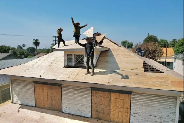 Roofing crew shingle install in Glendale, CA by Green Ladder Roofing, a GAF Master Elite roofing contractor