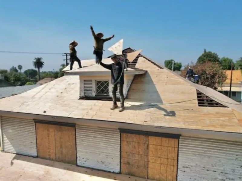 Roofing crew shingle install in Glendale, CA by Green Ladder Roofing, a GAF Master Elite roofing contractor